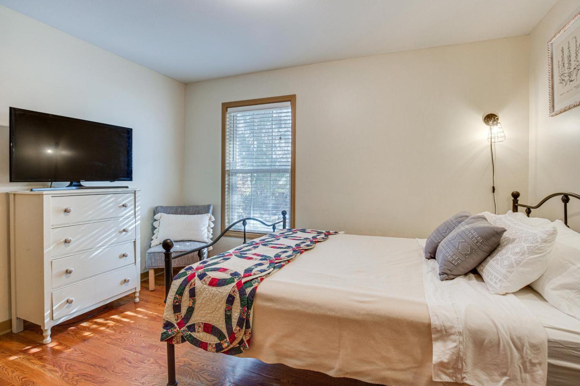 Villa Cozy Liberty Getaway With Fire Pit And Patio! Exterior foto